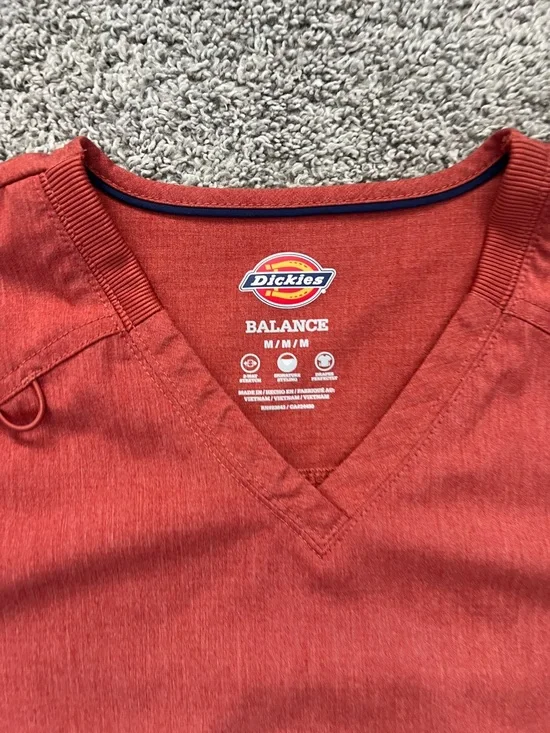 Dickies Women's Heather Clay Short Sleeve Balance V-Neck Scrubs Top - Size M - Picture 3 of 6